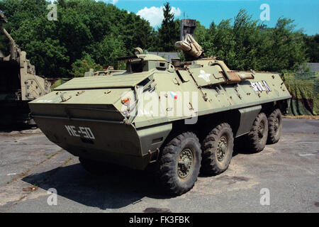 Tschechoslowakische gepanzerte Mannschaftswagen OT-64 SKOT angezeigt im technischen Militärmuseum in Lešany, Tschechische Republik. Diese gepanzerte Mannschaftswagen wurde von der SFOR Stabilisierung-Truppen in Bosnien und Herzegowina nach dem Bosnien-Krieg verwendet. Stockfoto