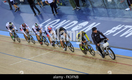 London, UK, 6. März 2016. UCI 2016 Track Cycling World Championships. Deutschlands Joachim Eilers gewann die Goldmedaille im Finale der Herren Keirin. Bildnachweis: Clive Jones/Alamy Live-Nachrichten Stockfoto