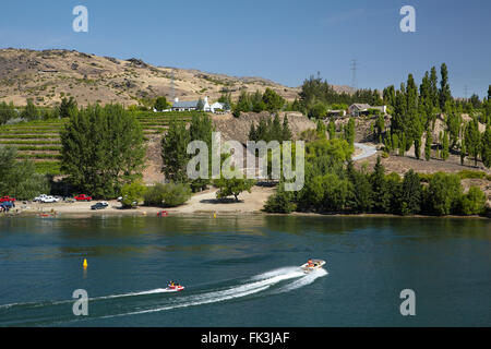 Boot schleppen Keks, Bannockburn Inlet, Kawarau Arm des Lake Dunstan, Bannockburn, Central Otago, Südinsel, Neuseeland Stockfoto