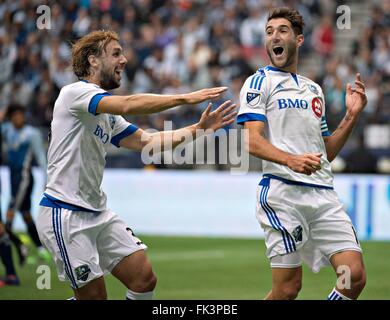 Vancouver, Kanada. 6. März 2016. Montreal Impact Spieler Marco Donadel (L) feiert seinen Teamkollegen Ignacio Piatti Führungstreffer bei einem MLS-Spiel in Vancouver, Kanada, 6. März 2016. Montreal Impact gewann 3-2. © Andrew Soong/Xinhua/Alamy Live-Nachrichten Stockfoto