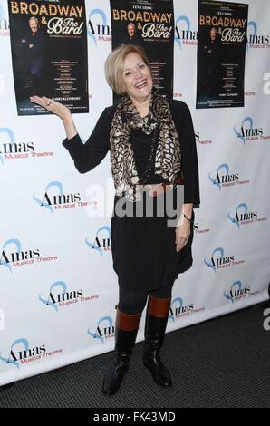 Premierenfeier für AMAS Musiktheater der Broadway und der Barde bei den Löwen Theater - Ankünften.  Mitwirkende: Karen Mason wo: New York, New York, Vereinigte Staaten von Amerika bei: 5. Februar 2016 Stockfoto