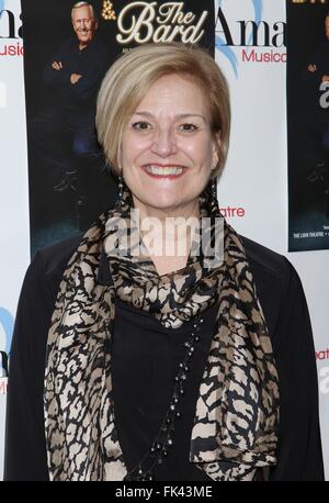 Premierenfeier für AMAS Musiktheater der Broadway und der Barde bei den Löwen Theater - Ankünften.  Mitwirkende: Karen Mason wo: New York, New York, Vereinigte Staaten von Amerika bei: 5. Februar 2016 Stockfoto