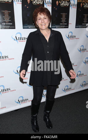 Premierenfeier für AMAS Musiktheater der Broadway und der Barde bei den Löwen Theater - Ankünften.  Mitwirkende: Judy Kaye wo: New York, New York, Vereinigte Staaten von Amerika bei: 5. Februar 2016 Stockfoto