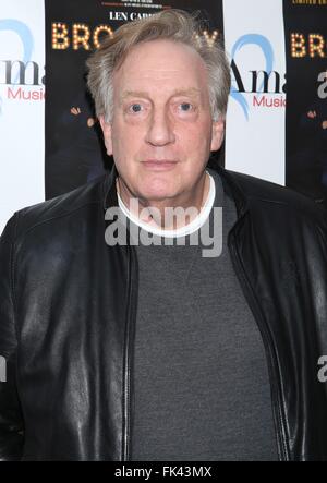 Premierenfeier für AMAS Musiktheater der Broadway und der Barde bei den Löwen Theater - Ankünften.  Mitwirkende: Alan Zweibel Where: New York, New York, Vereinigte Staaten von Amerika bei: 5. Februar 2016 Stockfoto