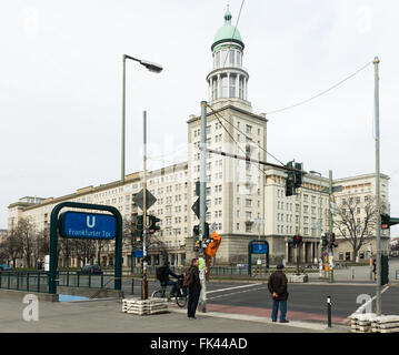 BERLIN, März 05: das Frankfurter Tor in Friedrichschein am 5. März 2016 in Berlin. Stockfoto