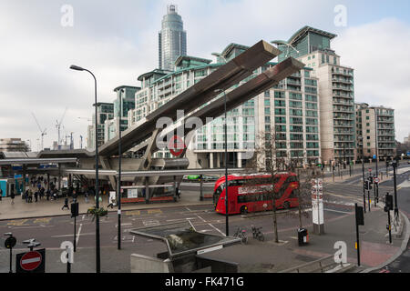 Vauxhall Cross Verkehrsknotenpunkt in der London Borough of Lambeth, London, Vereinigtes Königreich Stockfoto