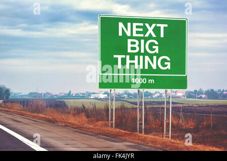 Nächste große Ding vor motivierende Konzeptbild mit Schild an der Autobahn, getönten Retro Bild mit Tiefenschärfe Stockfoto