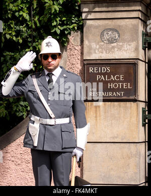 Die portugiesische Polizei Mann im Dienst in Funchal Maderia Stockfoto