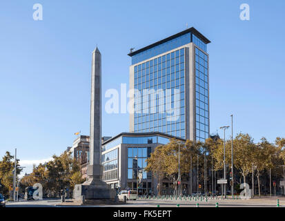 Gebäude Europa - Deutsche Bank und Obelisk. Avenida Diagonal - Passeig de Gràcia. Barcelona. Stockfoto