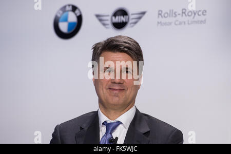 München, Deutschland. 7. März 2016. Harald Krueger, CEO von BMW, nimmt an einer Pressekonferenz in München, Deutschland, 7. März 2016. Der bayrischen Flugzeugwerke Flugzeughersteller wurde am 7. März 1916 gegründet und wurde später die bayrischen Motoren Werke (Bayerische Motorenwerke) - BMW. Foto: SVEN HOPPE/Dpa/Alamy Live News Stockfoto