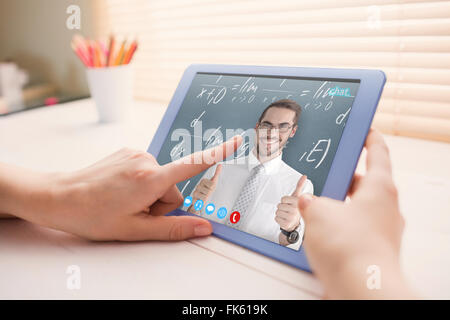 Zusammengesetztes Bild des positiven Geschäftsmann posiert mit Daumen nach oben Stockfoto