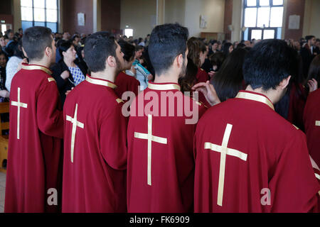 Messe in Saint Thomas Chaldäischen Kirche, Sarcelles, Val d ' Oise, Frankreich, Europa Stockfoto