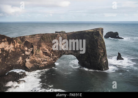 Dyrhólaey Felsbogen, Dyrhólaey Halbinsel, in der Nähe von Vik, Polargebiete, Island, South Island (Sudurland) Stockfoto