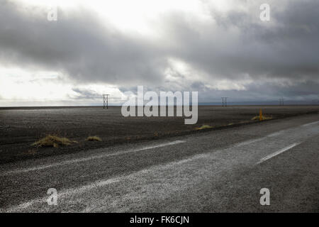 Island, flache Landschaft, die von der Auto gesehen Stockfoto