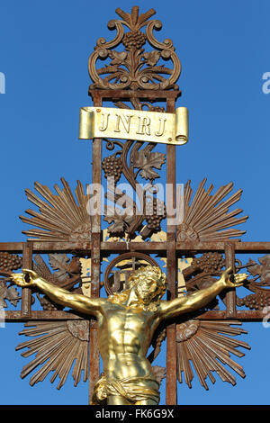 Christus am Kreuz auf Golgatha, Sanctuary-Schrein von Jean-Marie Vianney (der Heilung von Ars), Ars-Sur-Fromans, Ain, Frankreich, Europa Stockfoto