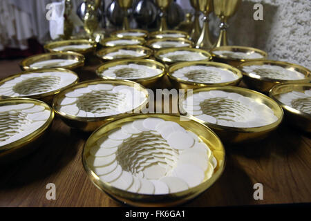 Römisch-katholisch ungesäuerten Wafer für die Heilige Kommunion, Sanctuary-Schrein von Jean-Marie Vianney, Ars-Sur-Fromans, Ain, Frankreich Stockfoto