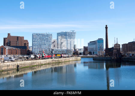 Blick auf den Albert Docks, Liverpool an einem sonnigen Frühlingstag Stockfoto