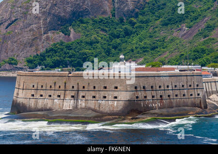 In Niteroi-Stadt gelegen, ist Rio De Janeiro, Brasilien Fortaleza Santa Cruz genannt. Stockfoto