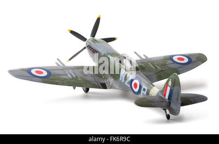 Supermarine Spitfire Mk24 WW11, RAF Markierungen. 01:32 feine Maquette auf weißen Studio-Hintergrund. Stockfoto