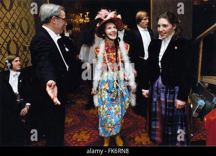 First Lady Nancy Reagan in ihre Second-Hand-Kleidung-Verkleidung für die Gridiron Club Jahresessen 27. März 1982 in Washington, DC. Stockfoto