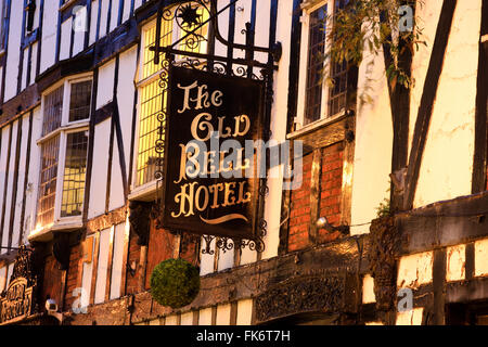 Die alte Glocke Hotel Sadler Tor Derby Derbyshire England in der Dämmerung Stockfoto