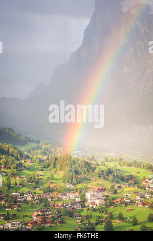 Regenbogen über Grindelwald, Jungfrau Region, Schweiz, Europa Stockfoto