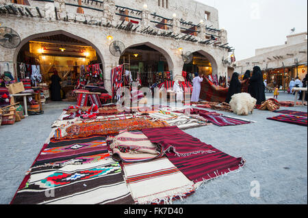 Ansicht des Shops mit traditionellen Kunsthandwerk im Souk Waqif in Doha Katar Stockfoto