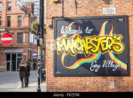 Melden Sie sich, sagen: "Willkommen in Manchesters Gay Village". Canal Street, Manchester, England. UK Stockfoto