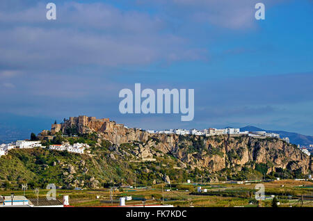 Die Burg und weißen Häuser in der spanischen Stadt Salobrena, Andalusien Stockfoto