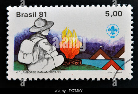 Brasilien - ca. 1981: Briefmarke gedruckt in Brasilien eingeweiht, um jungen, ca. 1981 scout Stockfoto