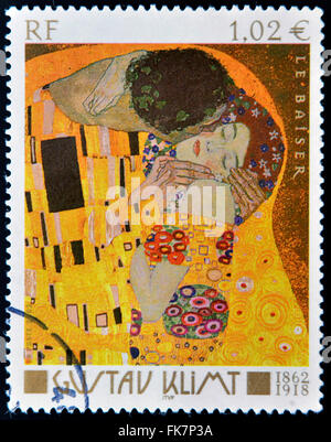 Frankreich-ca. 2002: Briefmarke gedruckt in Frankreich zeigt berühmte Bild den Kuß (Le Baiser) österreichischen symbolistischen Malers Gustav Klimt Stockfoto