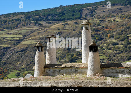 Schornsteine in Capileira, Las Alpujarras, Granada Provinz, Andalusien, Spanien Stockfoto