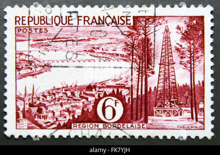 Frankreich - ca. 1955: Eine Briefmarke gedruckt in Frankreich zeigt Ansicht von Bordeaux, Gironde Abteilung, ca. 1955 Stockfoto