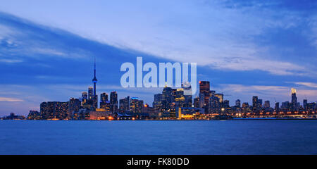 Panoramablick über die Skyline von Toronto Waterfront mit Innenstadt Wahrzeichen und Bank-Gebäude im Jahr 2016. Stockfoto