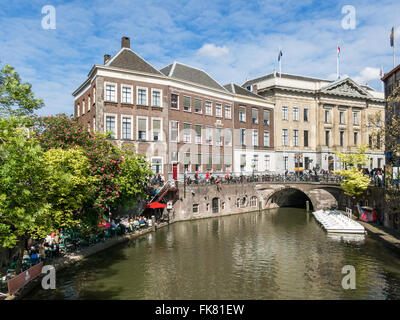 Town Hall Bridge und Oudegracht Kanal in der Altstadt von Utrecht, Niederlande Stockfoto