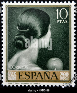 Spanien - ca. 1965: Briefmarke gedruckt in Spanien zeigt Malerei der Rückseite Frauenkopf von Romero de Torres, ca. 1965 Stockfoto