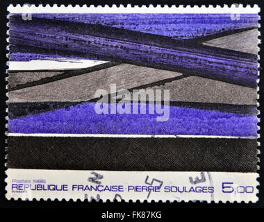 Frankreich - CIRCA 1986: Eine Briefmarke gedruckt in Frankreich zeigt ein Gemälde von Pierre Soulages, ca. 1986 Stockfoto