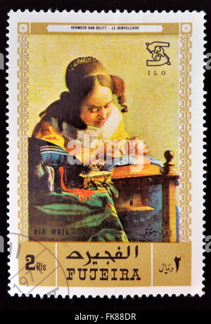 Jemen - ca. 1971: Eine Briefmarke gedruckt in Fujeira zeigt das Milchmädchen von Johannes Vermeer, ca. 1968 Stockfoto