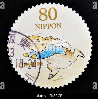 JAPAN - ca. 2011: eine Briefmarke gedruckt in Japan zeigt Peter Rabbit, Kinderbuch, ca. 2011 Stockfoto