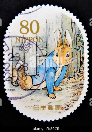JAPAN - ca. 2011: eine Briefmarke gedruckt in Japan zeigt Peter Rabbit, Kinderbuch, ca. 2011 Stockfoto