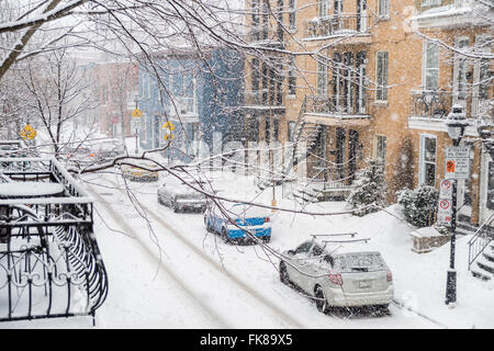 Montreal, CA, 7. März 2016. Berri Street im Schneesturm Stockfoto