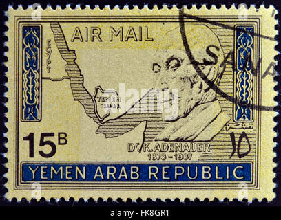 YEMEN ARAB REPUBLIC - ca. 1968: eine Briefmarke gedruckt übergetreten zeigt Konrad Adenauer, deutscher Politiker, Bundeskanzler der Bundesrepublik Deutschland Stockfoto