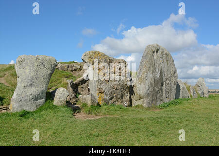 Eingang in die Grabkammer von West Kennet Long Barrow antike Monument in der Nähe von Avebury in Wiltshire, england Stockfoto