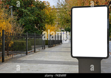 leere Billboard auf der Stadtstraße Stockfoto