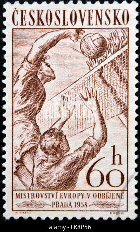 Tschechoslowakei - ca. 1958: Briefmarke gedruckt in Tschechoslowakei zeigt Volleyball, ca. 1958 Stockfoto