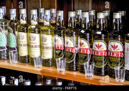 Cachaca-Bergbau-Verkauf in der Altstadt Stockfoto