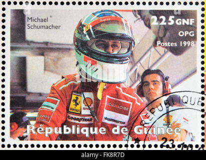 GUINEA - ca. 1998: Briefmarke gedruckt in Guinea Jahrestag des Enzo Ferrari, Michael Schumacher, ca. 1988 zeigt Stockfoto