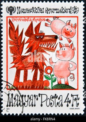 Ungarn - ca. 1979: Eine Briefmarke gedruckt in Ungarn zeigt Anstrich mit Schweinen und Wolf, Serie, ca. 1979 Stockfoto