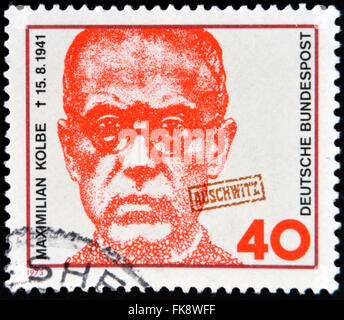 Deutschland - CIRCA 1973: eine Briefmarke gedruckt in Deutschland zeigt Maximilian Kolbe, polnischer Priester, die in Auschwitz umgekommen Stockfoto