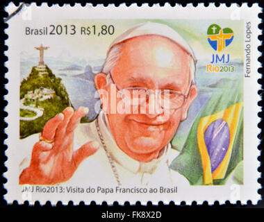 Brasilien - ca. 2013: eine Briefmarke gedruckt in Brasilien Festschrift des Papstes Francis ich in der Welt Weltjugendtag 2013 hielt ich Besuch Stockfoto